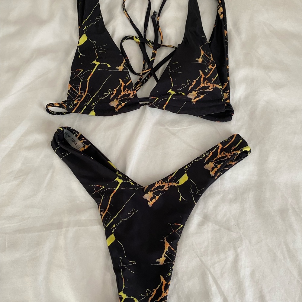 5 bikinis